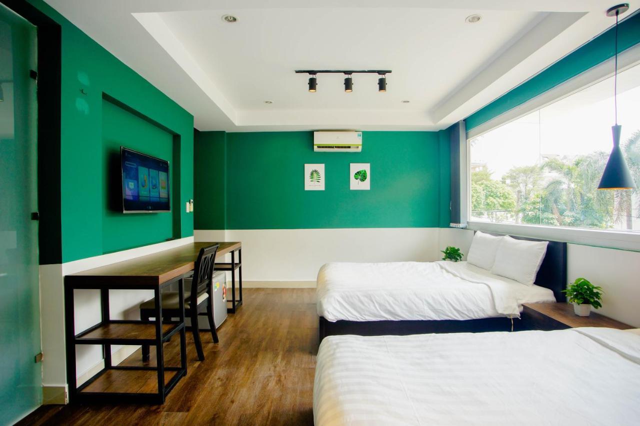 Lá Bình Tân Hotel 3*
