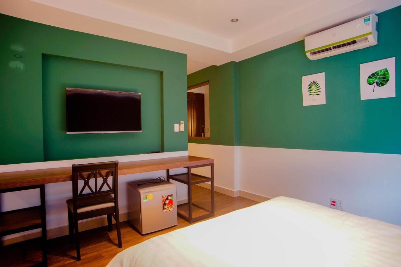 Lá Bình Tân Hotel